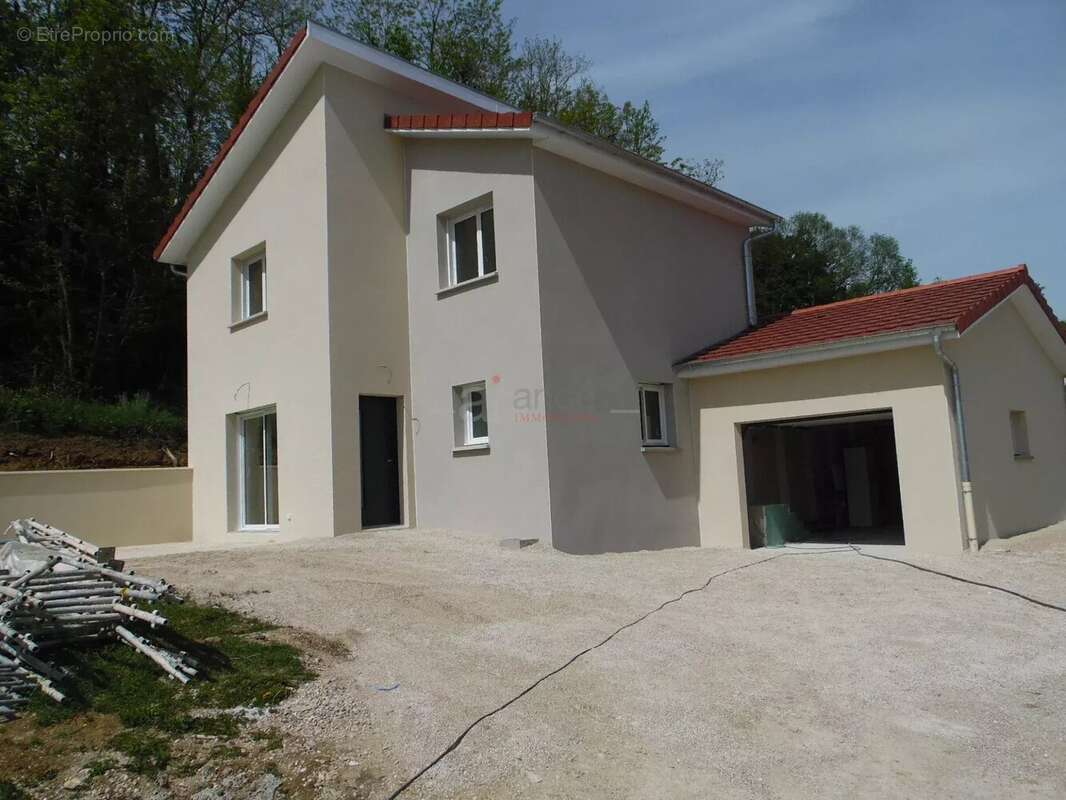 Maison à PRIAY