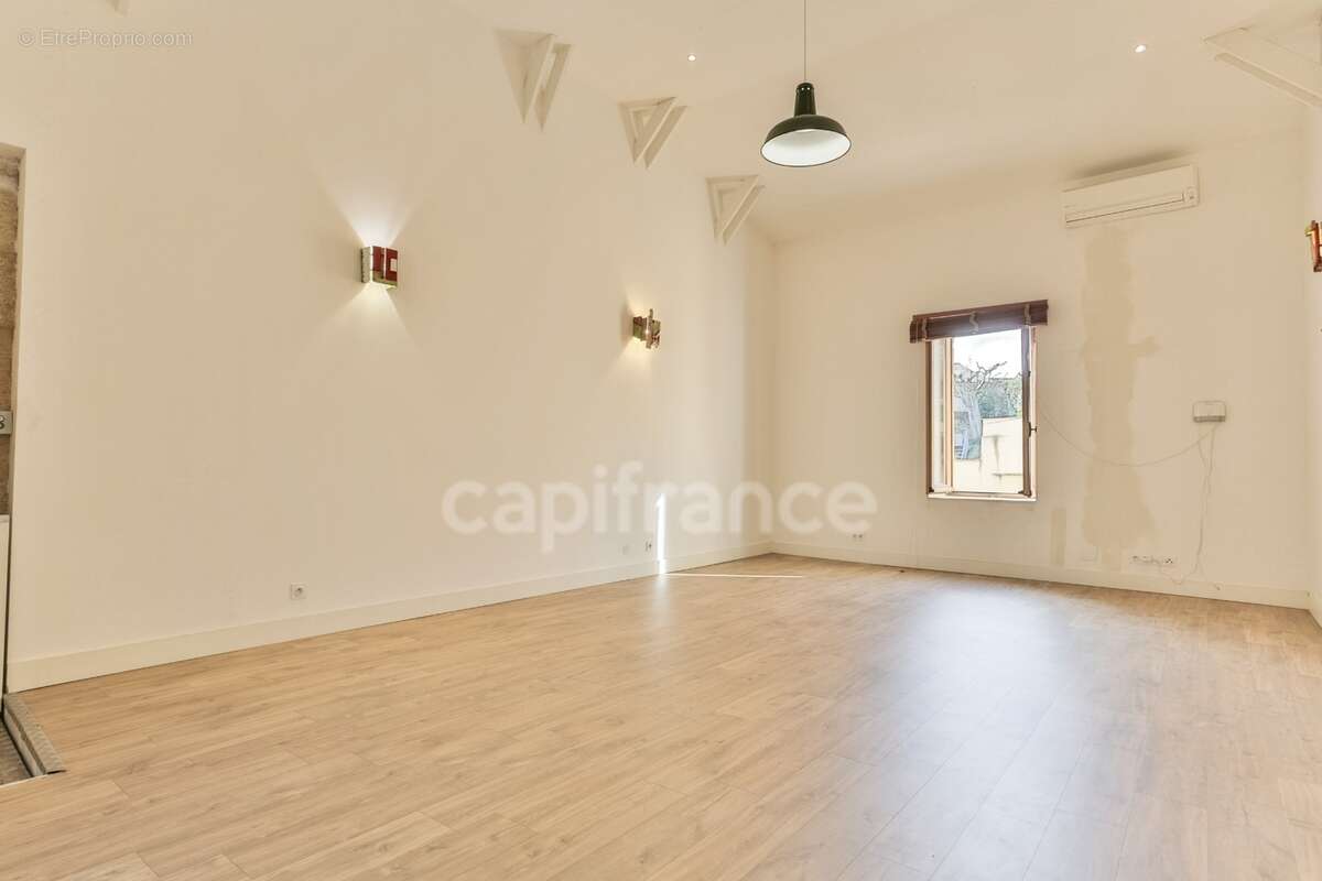 Terrasse en toiture & grand garage : une maison de village rare proche d’Uzès - photo 8