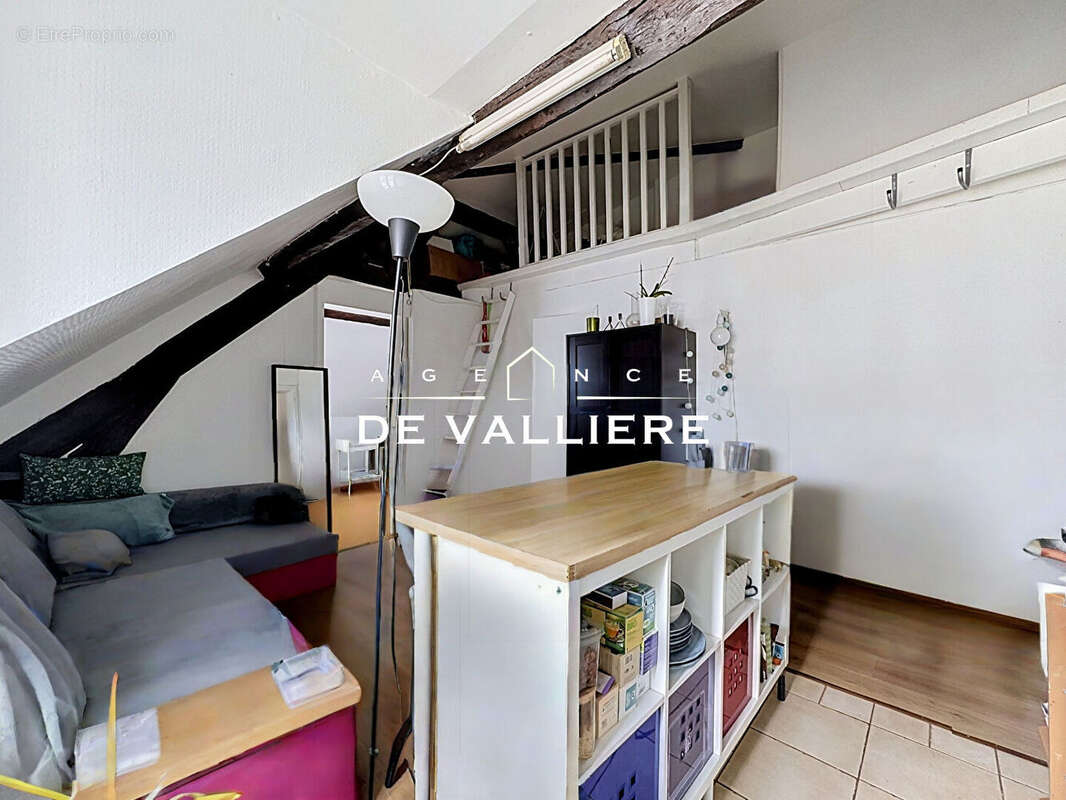Rueil Malmaison - Centre - Coeur de ville -  2 pièces 34.2 m2 carrez 55.6 m2 au sol - photo 2