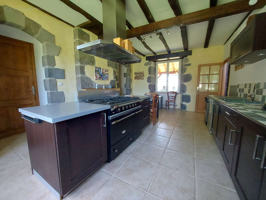 Maison à LAROQUEVIEILLE