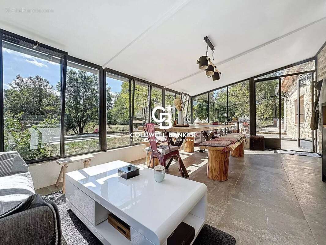 Maison à TOURRETTES