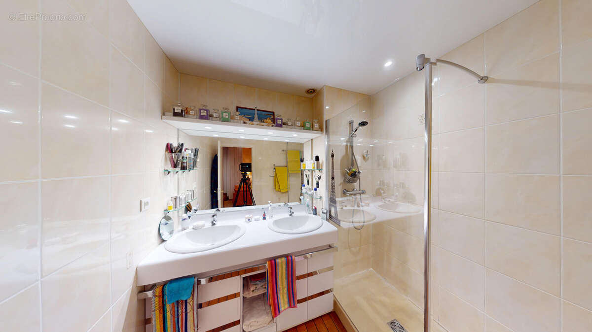 Maison à ONET-LE-CHATEAU