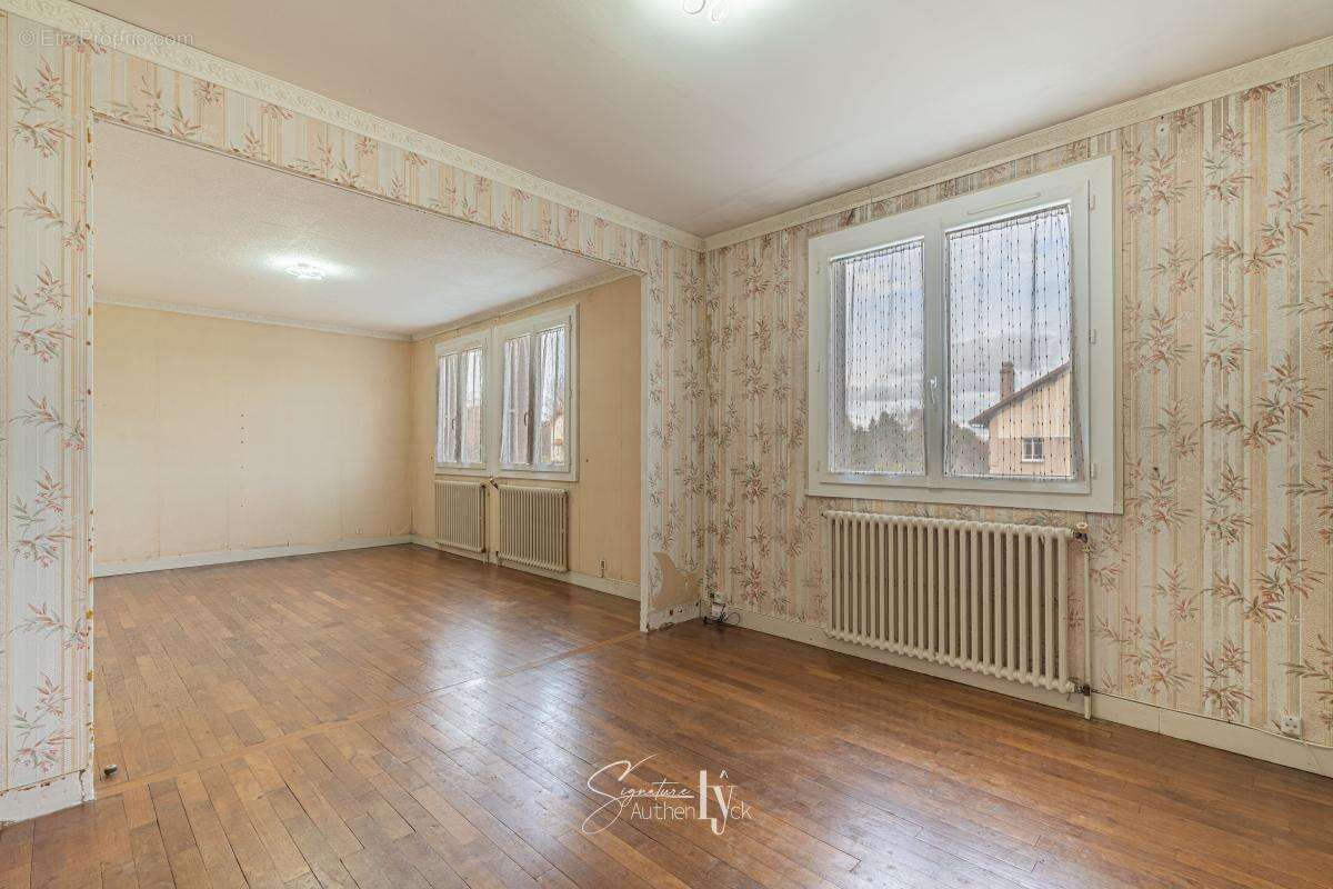 Maison à MAGNAC-BOURG