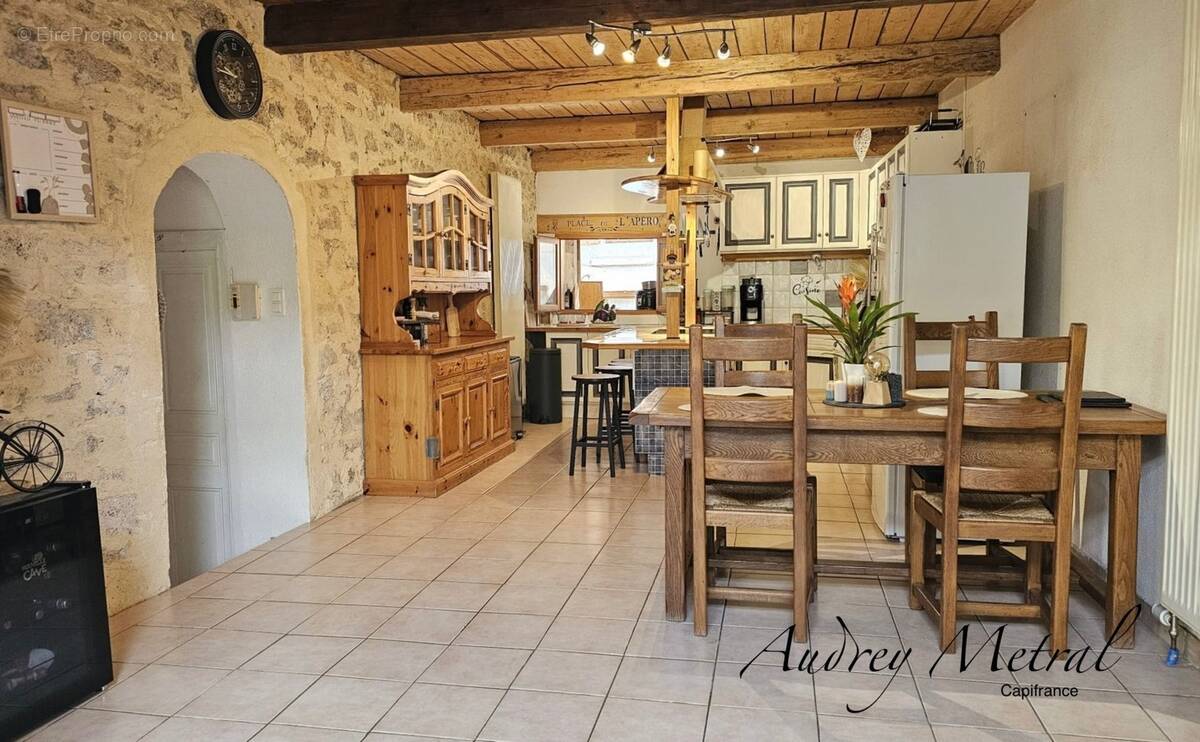 Appartement à SERRIERES-EN-CHAUTAGNE