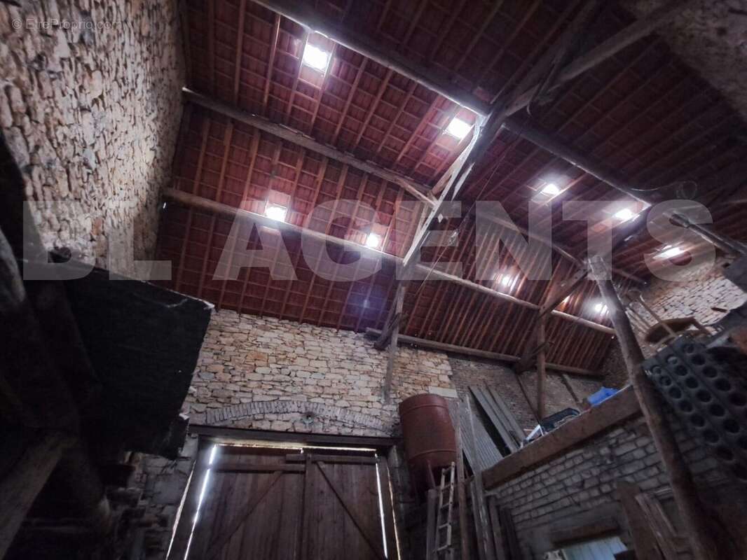 WhatsApp Image 2025-10-26 at 13 - Maison à BILLY-SOUS-MANGIENNES