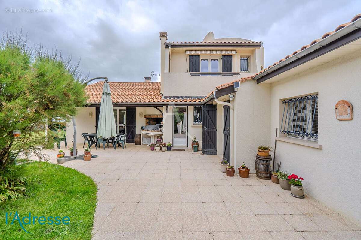 CESTAS  - Maison familiale de 150m² avec jardin et double garage - photo 11