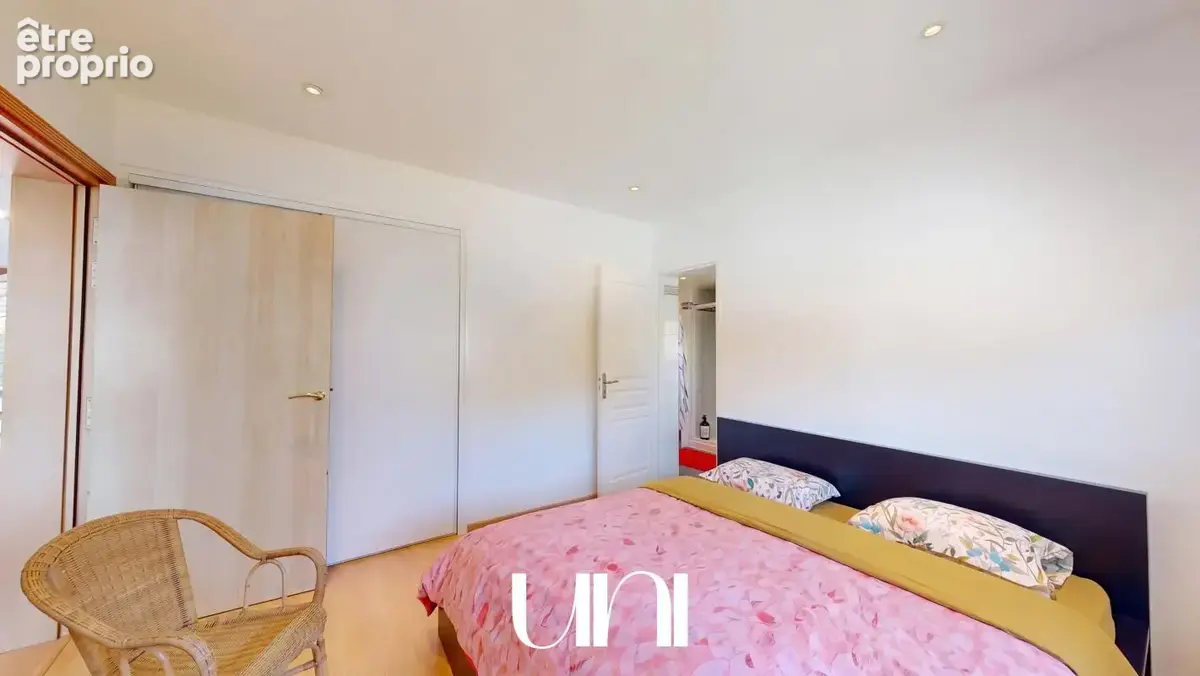 Maison 8 pièces de 170 m2- DONVILLE LES BAINS - photo 9