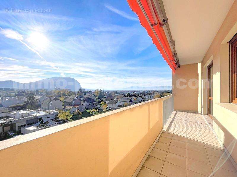 Appartement_T4_Transformé_en_T3_Annemasse_Genève_Ceva_tramway_Suisse_investissement_famille_lumineux_proche_commodité_Séjour_cuisine_séparée_équipée_chambre_salle_de_bains_balcon_vue_ - Appartement à ANNEMASSE