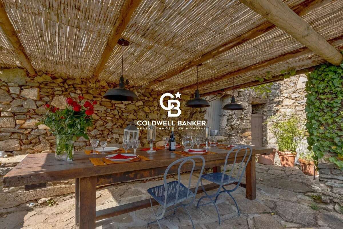 Maison à LA GARDE-FREINET