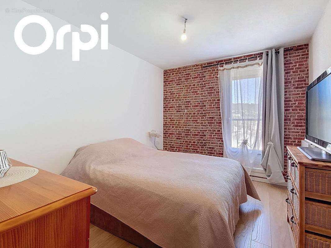 Appartement à SOLLIES-PONT