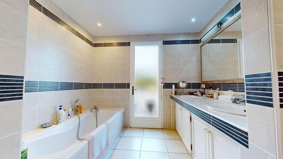 Grande-maison-secteur-calme--10312024_164633.jpg - Maison à SAINT-GERMAIN-DE-BELVES