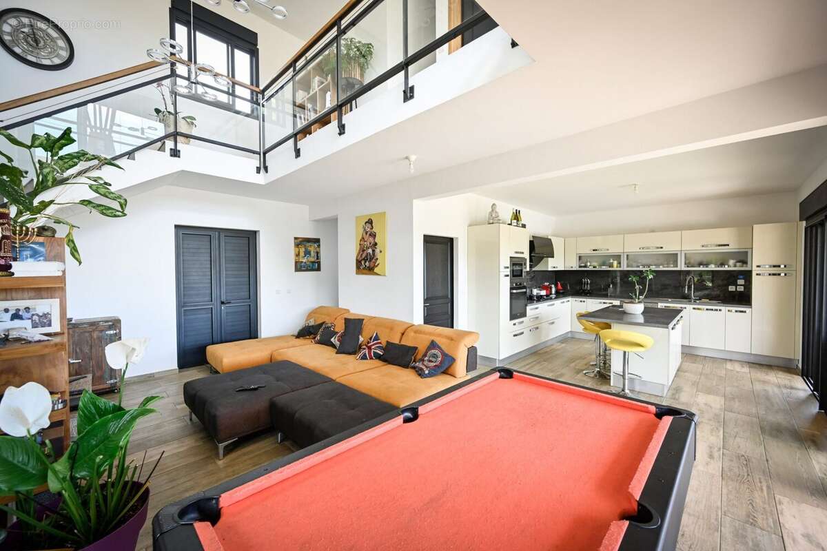 Maison 149 m² à Saint-Denis  - photo 5