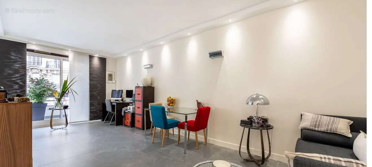 Appartement à PARIS-16E