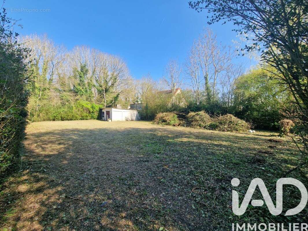 Terrain 700 m² à Janvry  - photo 2