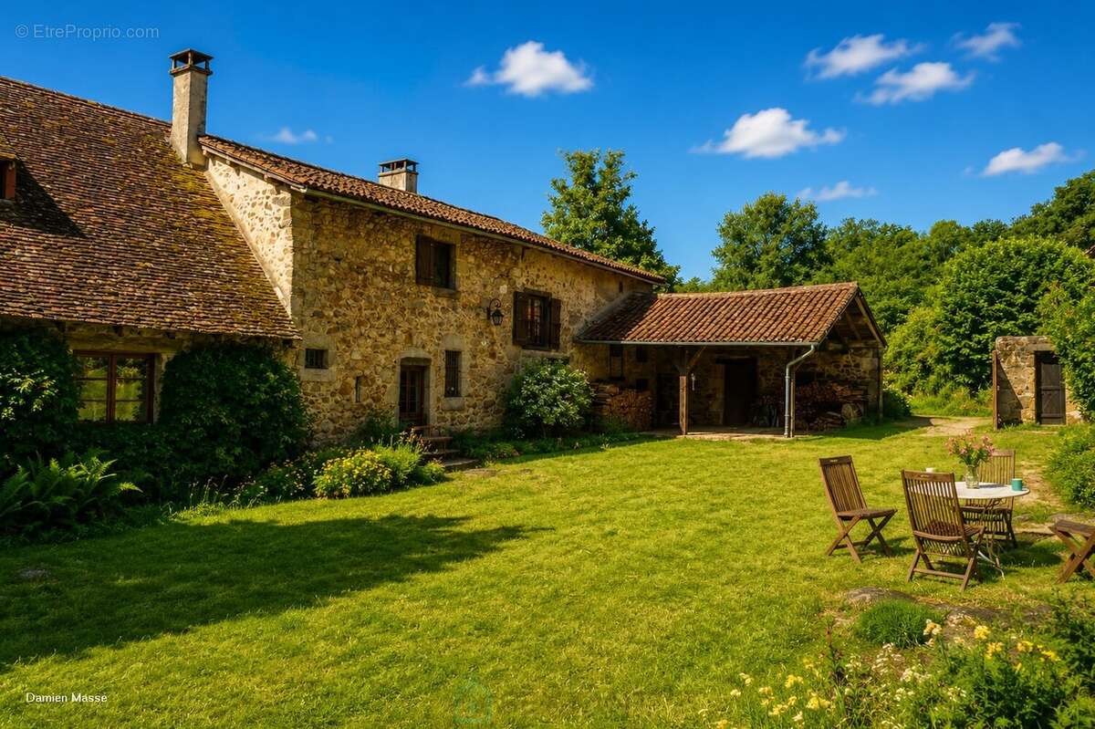 Ancienne maison forte du XIIIe siècle, au coeur du parc naturel régional du Périgord vert. - photo 5