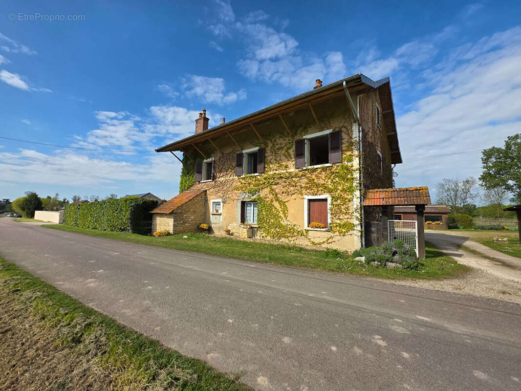 Maison à SAINT-SEINE-EN-BACHE