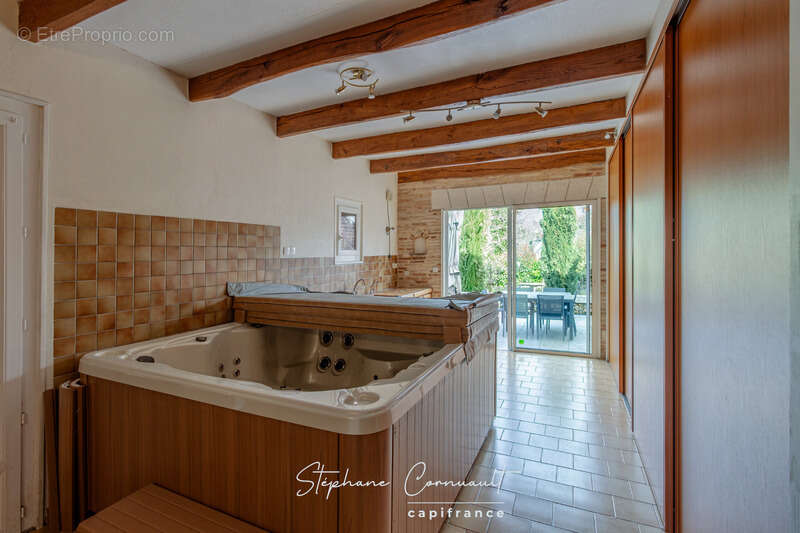 Maison à SAINT-FRONT-DE-PRADOUX