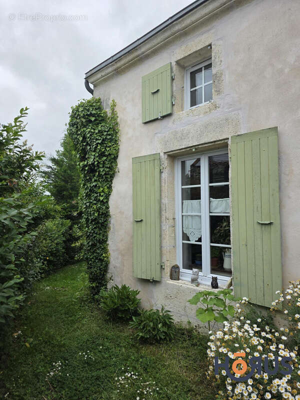 Maison à SAINT-PORCHAIRE