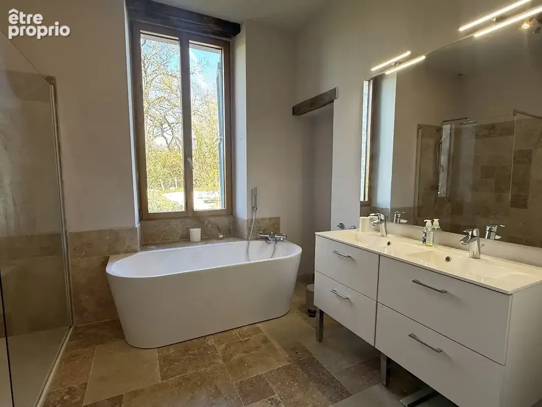 Propriété de campagne de 271m2 avec 5 chambres, piscine et 7896m2 de jardin - photo 13