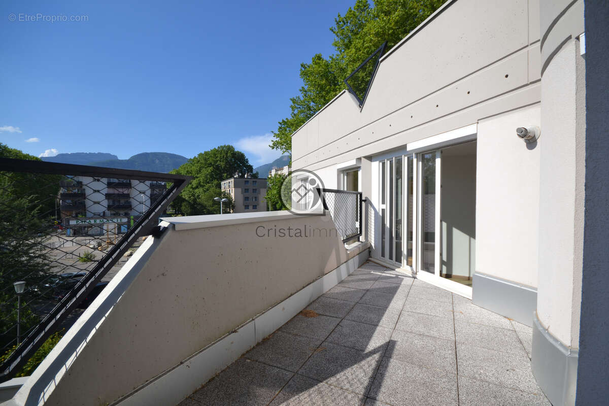 Appartement à SAINT-MARTIN-D'HERES