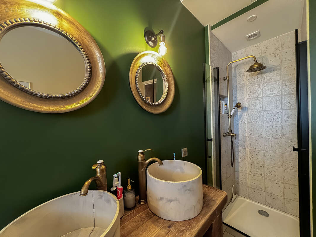 Maison à SAINT-MITRE-LES-REMPARTS