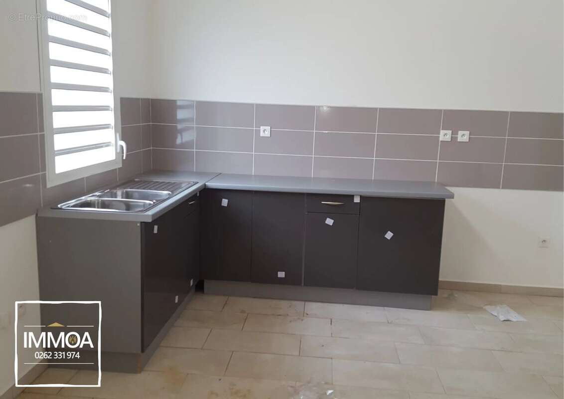 A vendre  maison de type f4 secteur bras fusil  Saint-Benoît 97470 - photo 2
