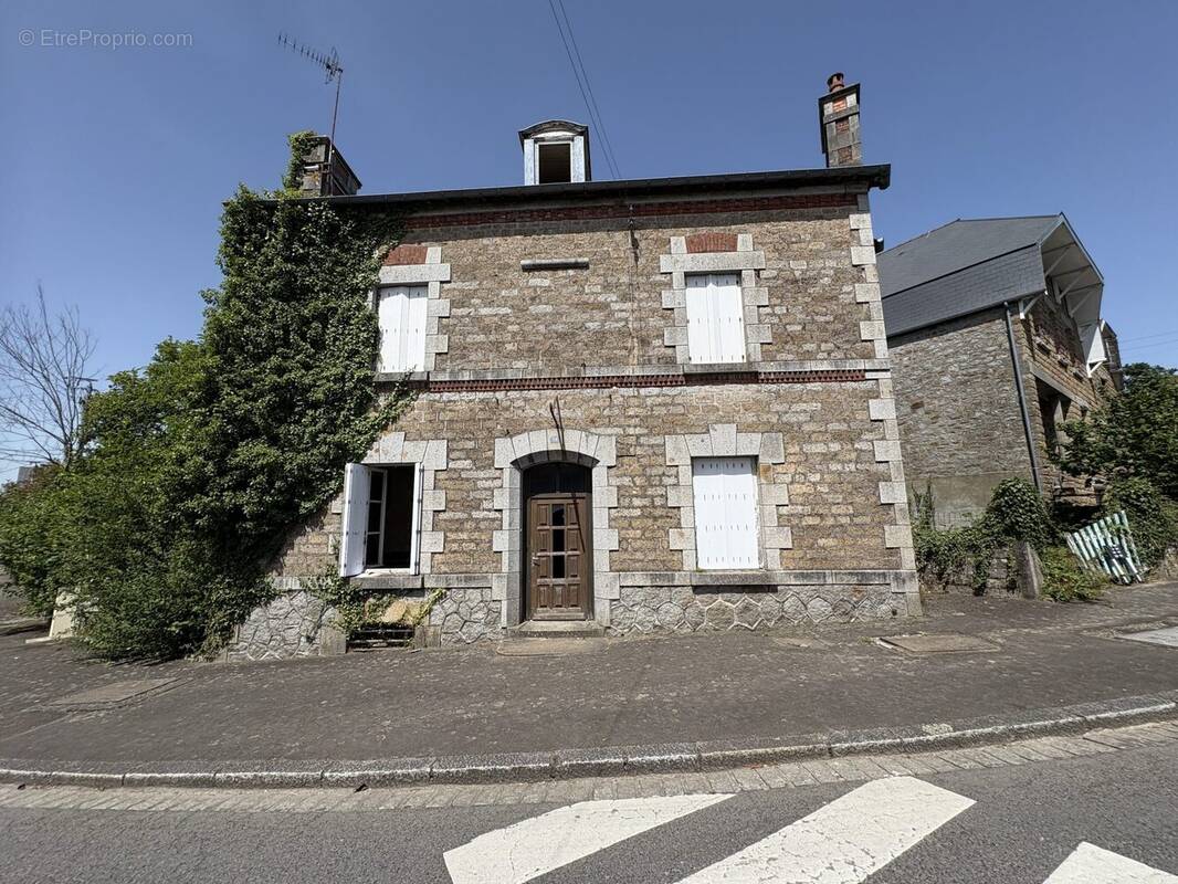 Maison à LOUVIGNE-DU-DESERT
