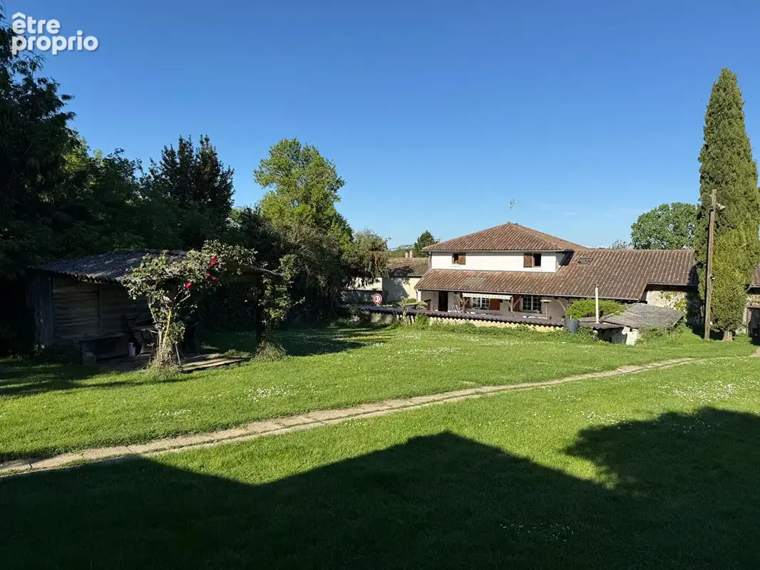 Ferme rénovée de 220 m² avec dépendances et beau terrain - photo 3