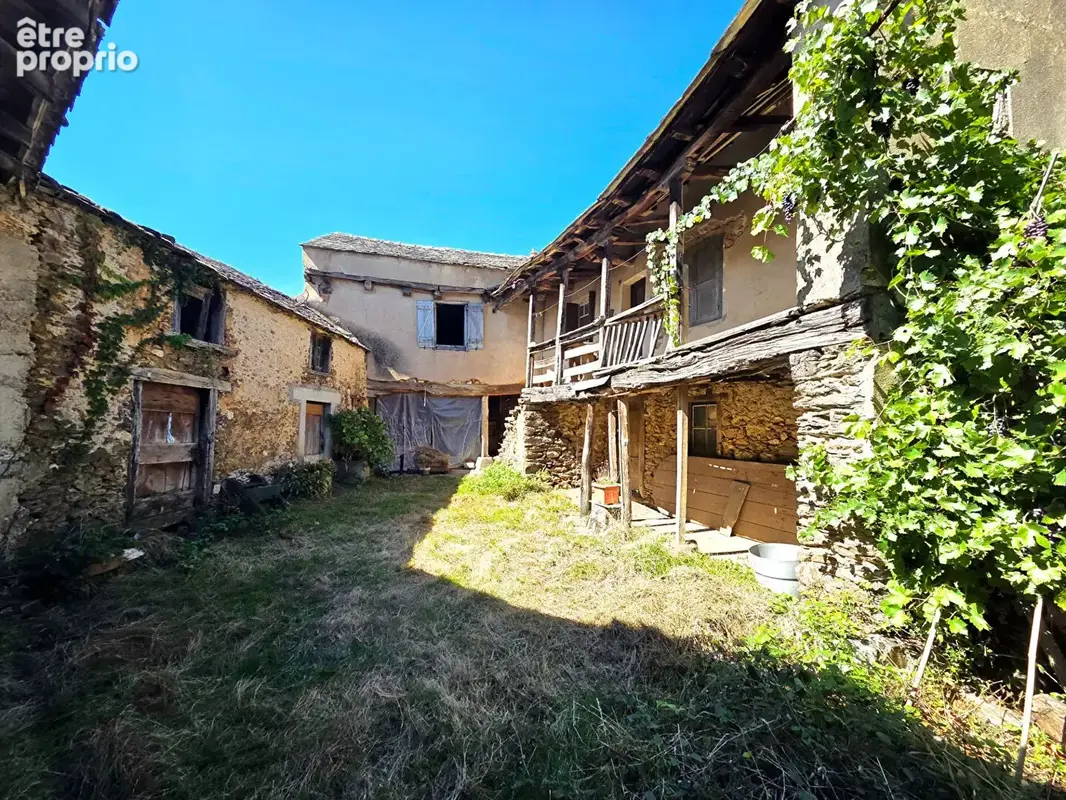 Maison de caractère en pierres dans un hameau calme - photo 12