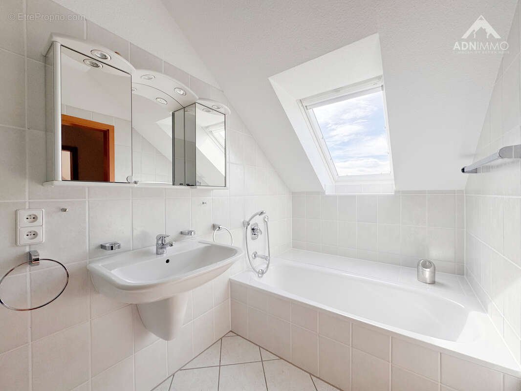 Maison à SAINT-GENIS-POUILLY