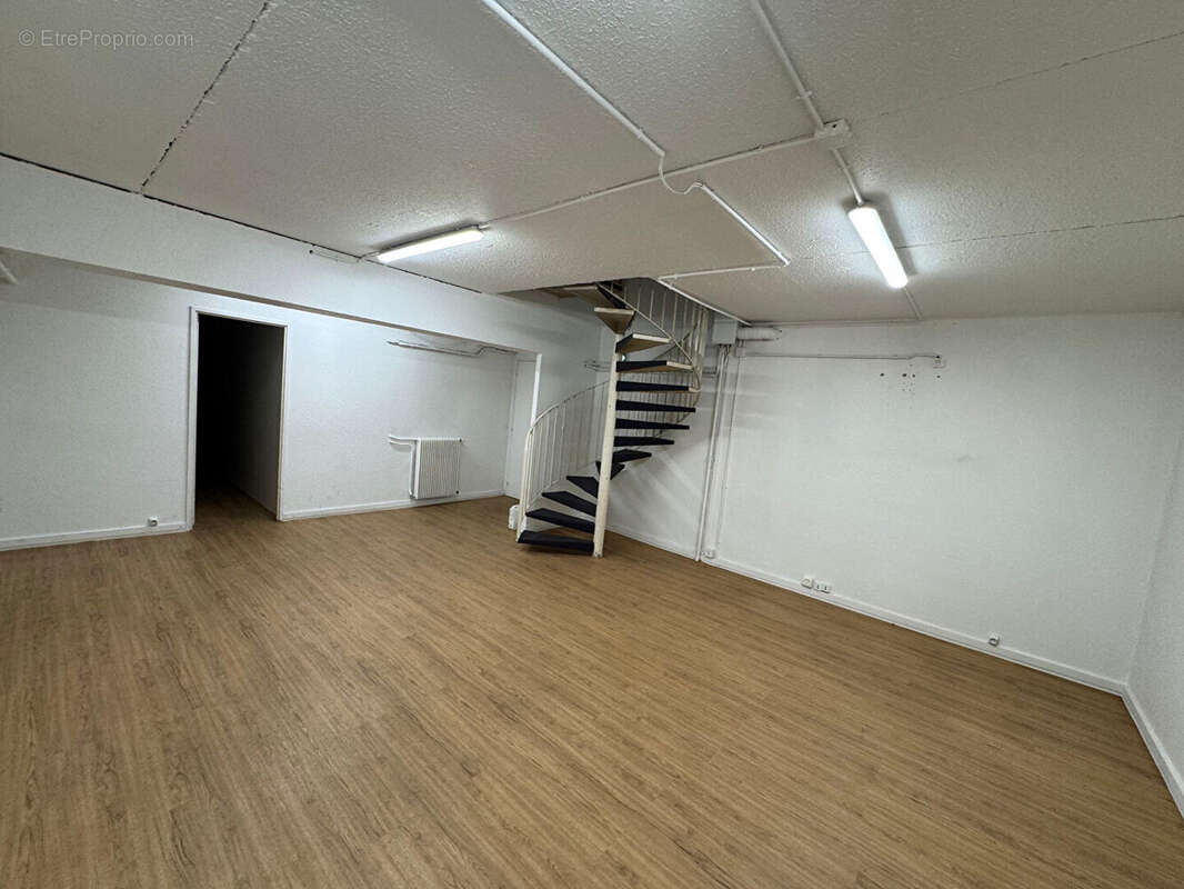 Commerce à SURESNES