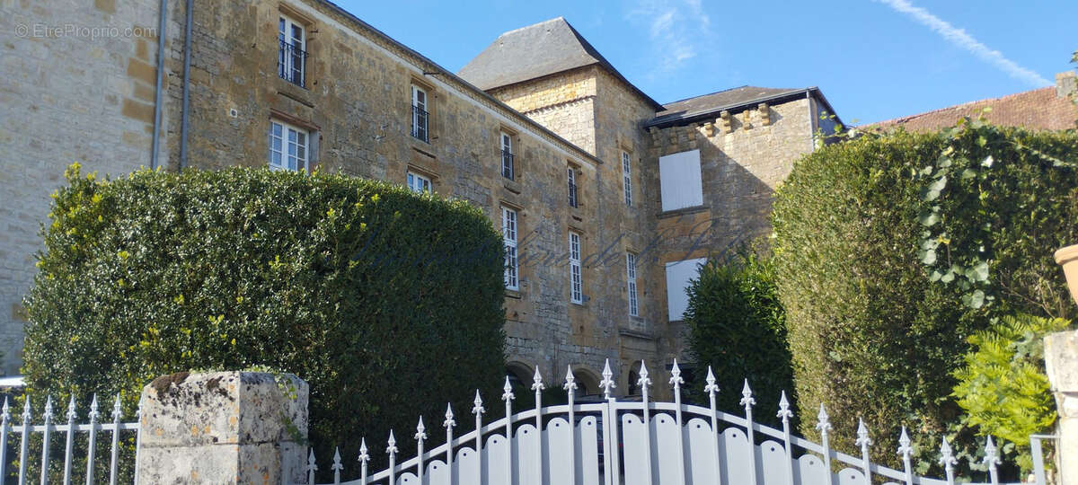 Maison à HAUTEFORT