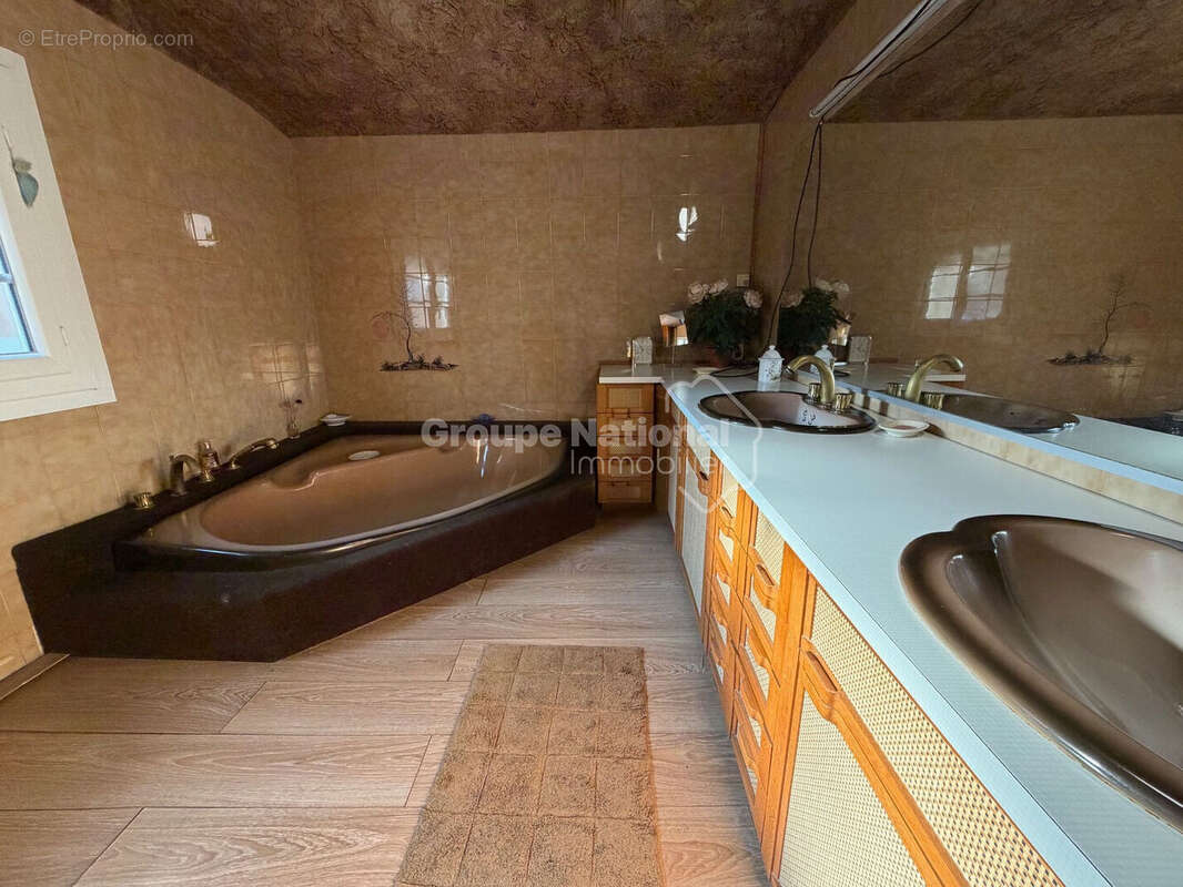 Clarensac - Villa plain-pied 3 chambres + bureau sur 1043m2 de terrain clos - photo 9