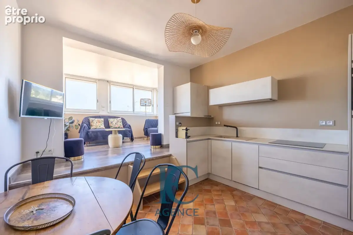 Appartement T3 au centre-ville avec terrasse et garage, aperçu mer - photo 3