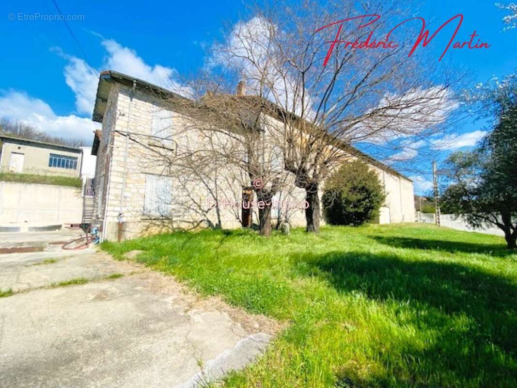 Appartement à VEZENOBRES