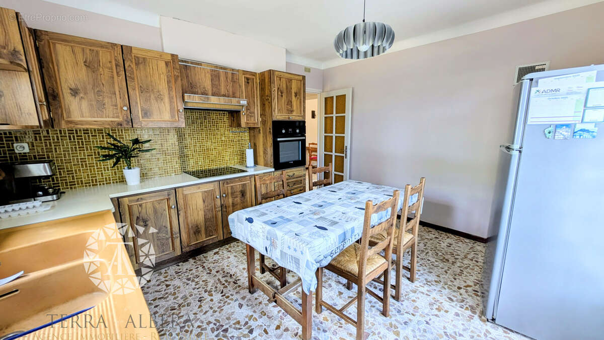 Maison à VILLELONGUE-DELS-MONTS
