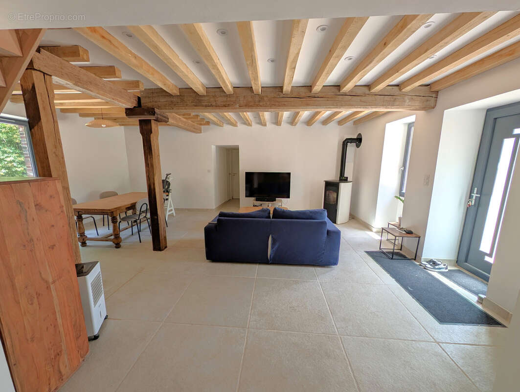 Sur la commune de St Aubin-Château-Neuf, maison de 157m2 habitable et jardin de 550m2 + 2600m2 en face - photo 4