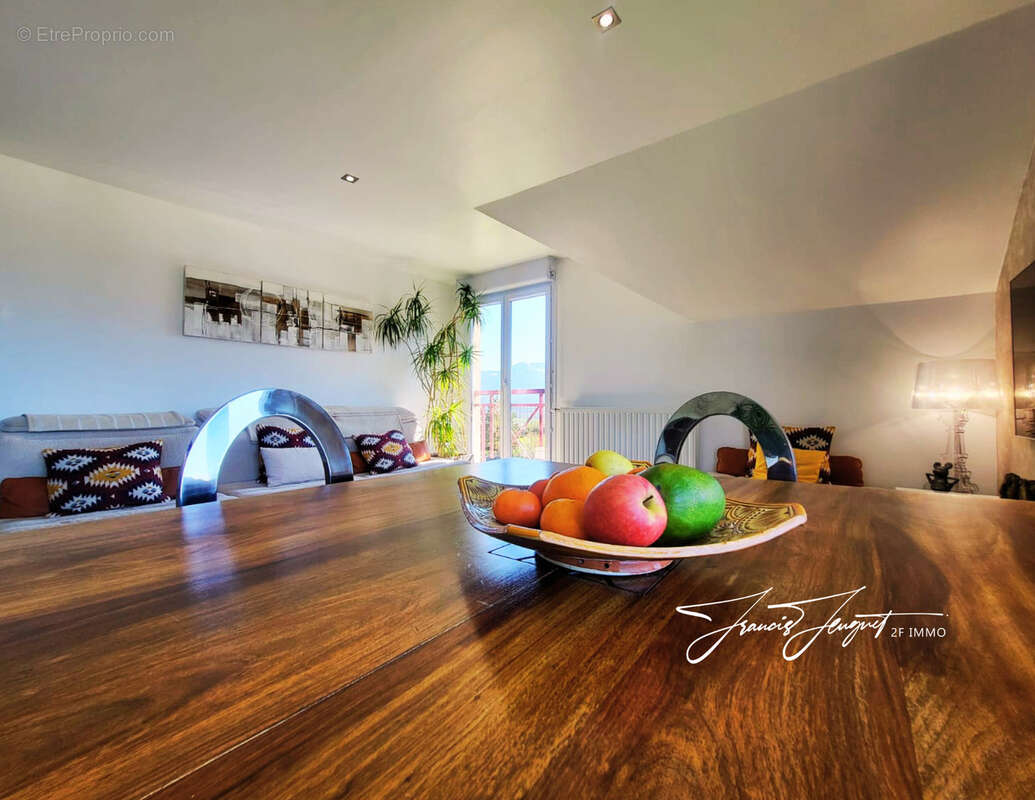 Appartement à POISY