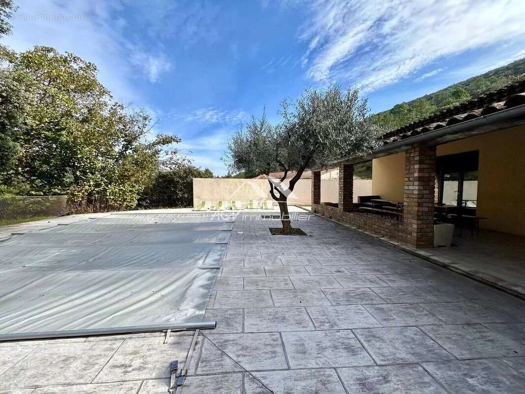 Maison à SAINT-JEAN-DU-PIN