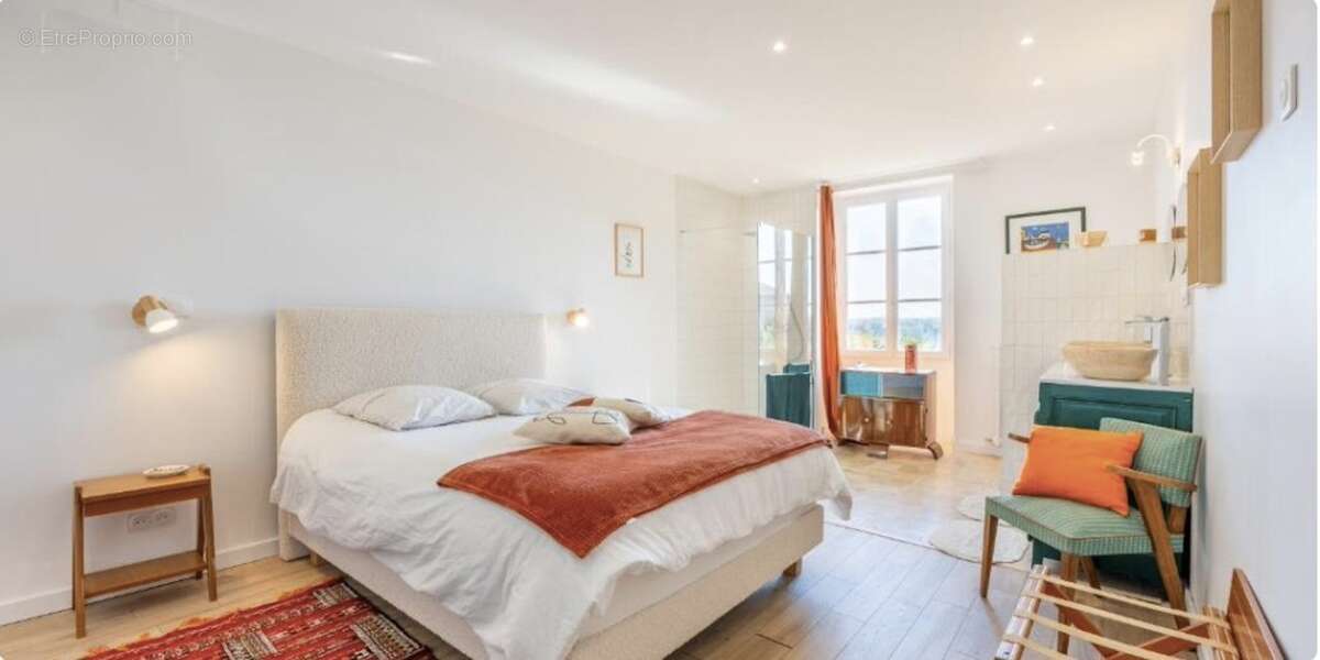 Maison à CHAMPDENIERS-SAINT-DENIS