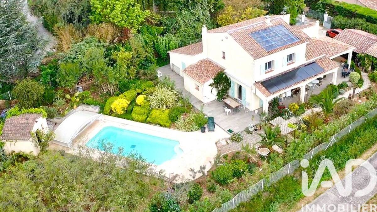 Photo 1 - Maison à CUERS