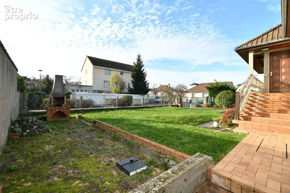 Maison Bois d'Arcy 6 pièces 106 m² hab - 140 m² utiles - 370 m²  de terrain - photo 2