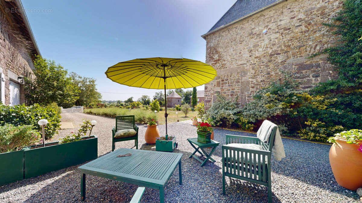 Propriété de caractère du XVIIIᵉ siècle avec maison et dépendances - photo 23
