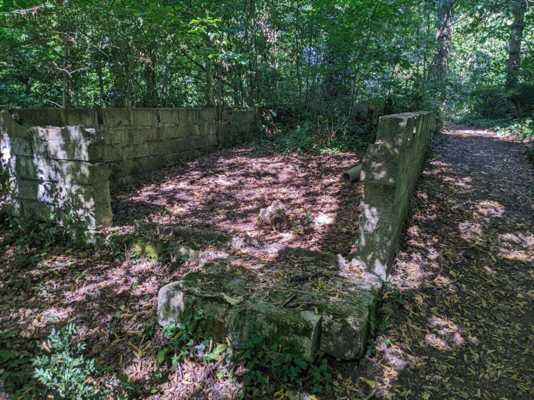 Terrain à LES ESSARTS-LE-ROI