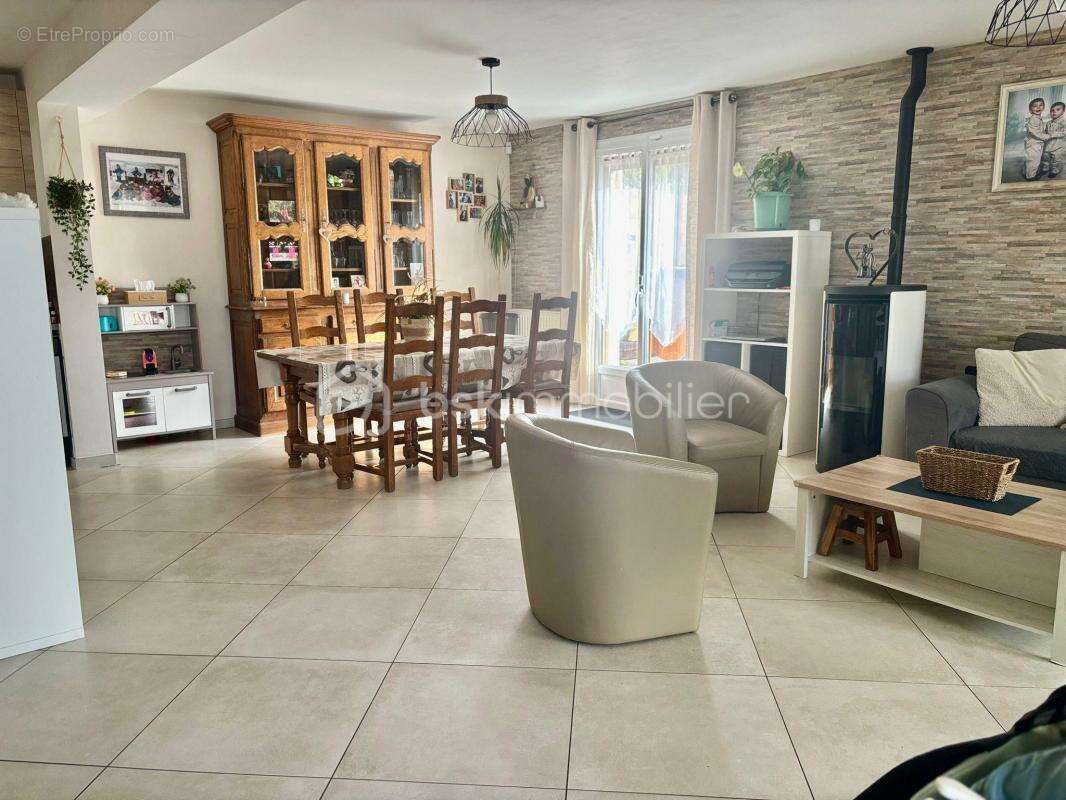 Maison à SAINTRY-SUR-SEINE