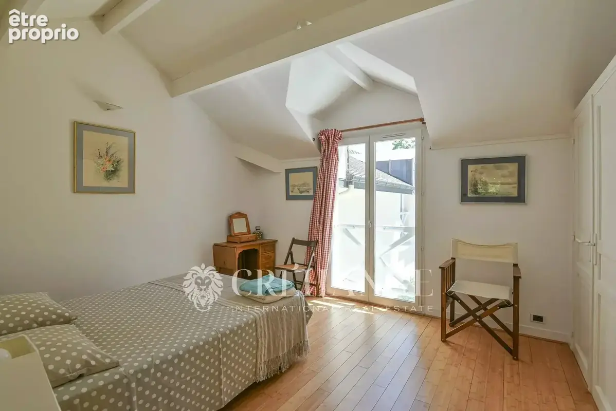 LE VESINET - LAC INFERIEUR - Maison familiale 262 m² - Jardin 1250m² - Piscine - photo 15