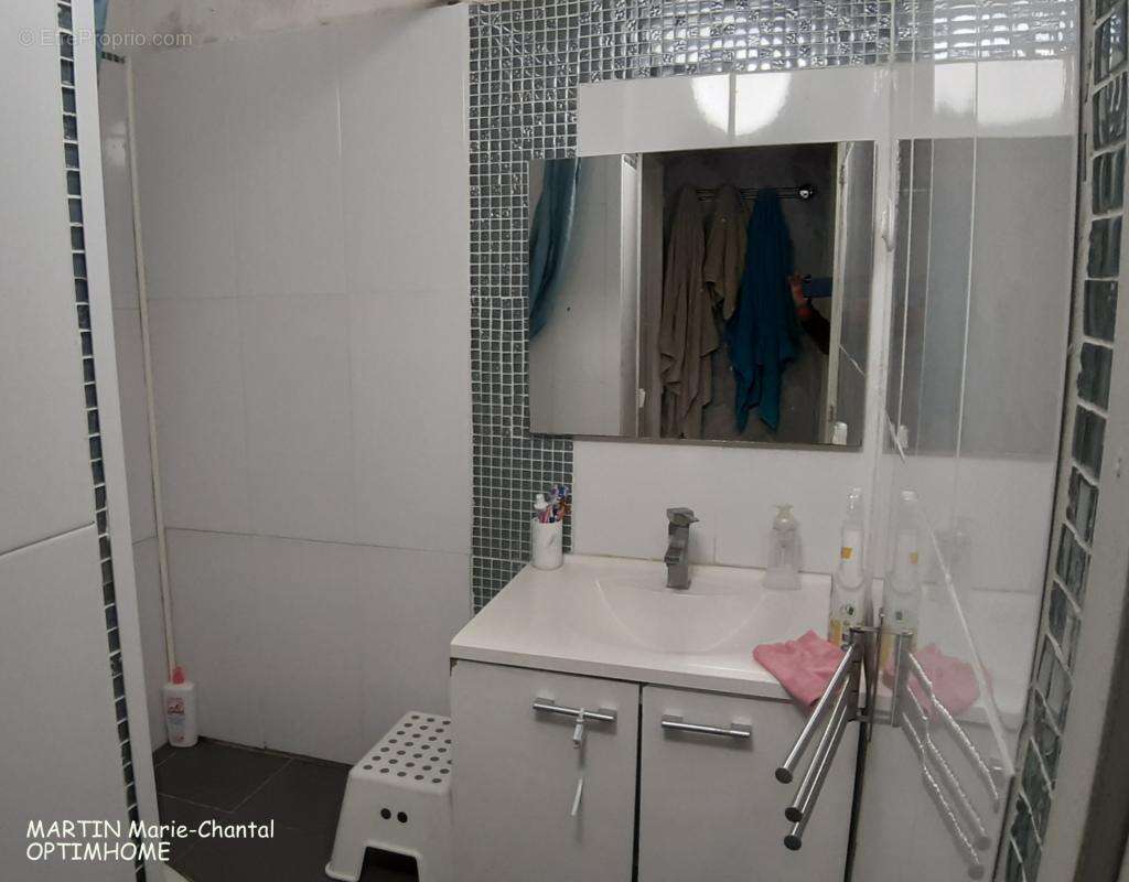 Appartement T3 lumineux avec loggia, parking, cave – Marseille 15e bd du Bosphore - photo 10