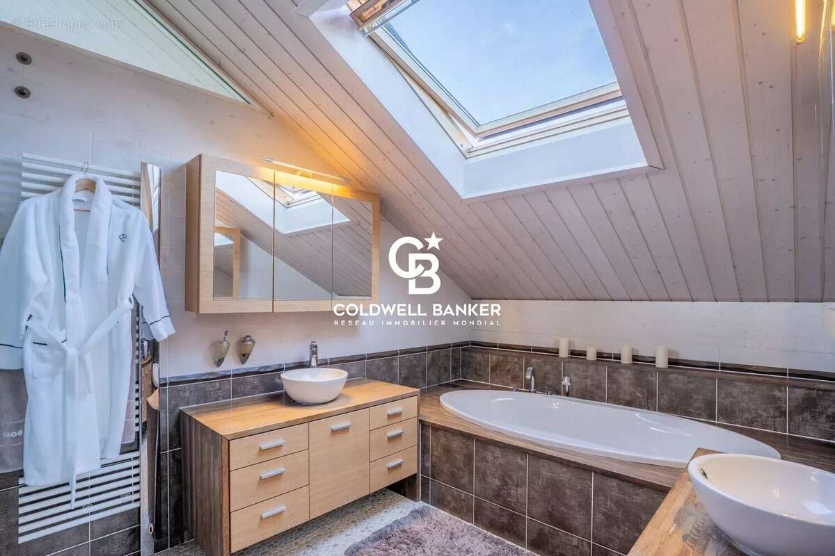Maison familiale avec piscine à vendre à Vétraz-Monthoux proche Genève - photo 11