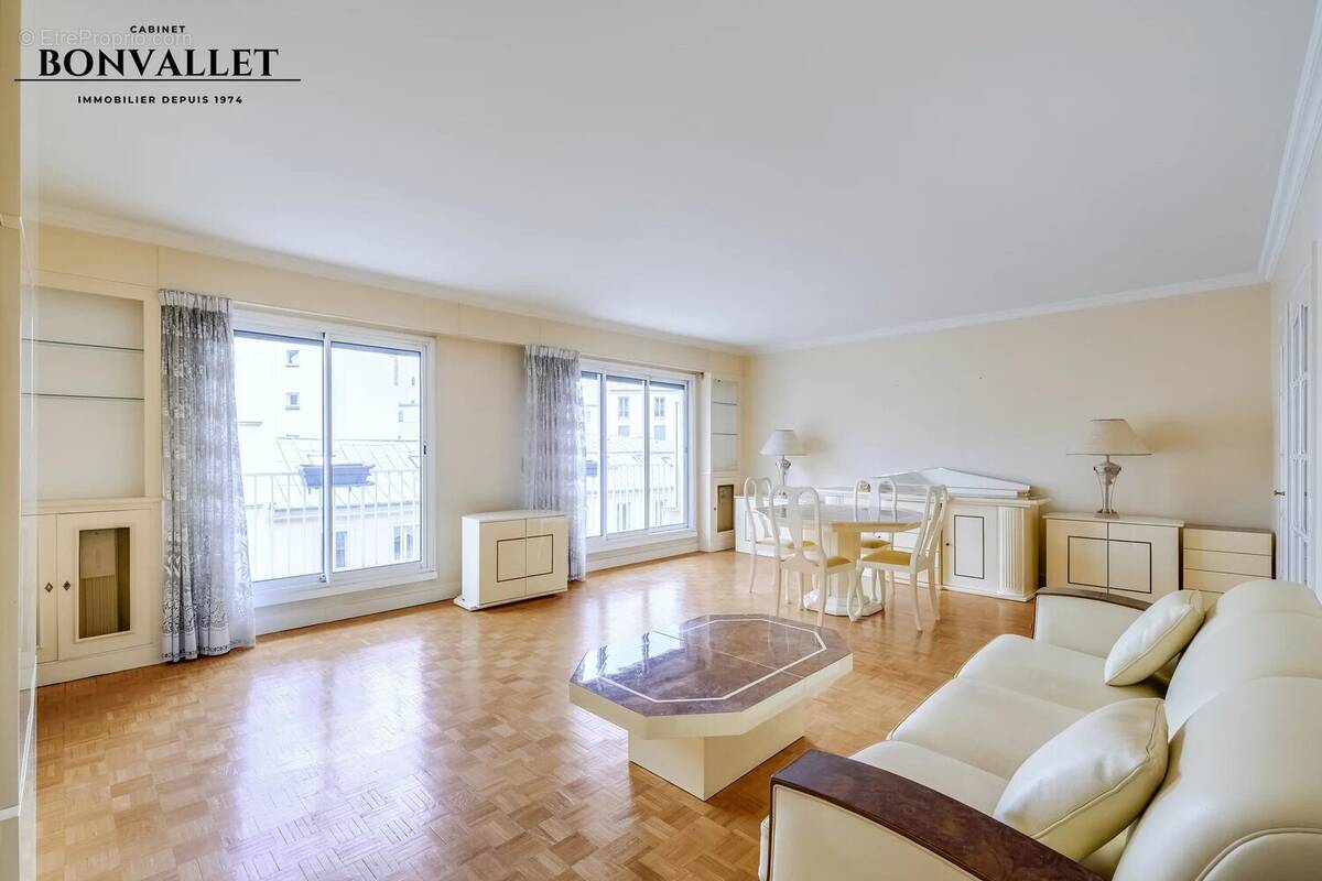 Appartement à PARIS-15E