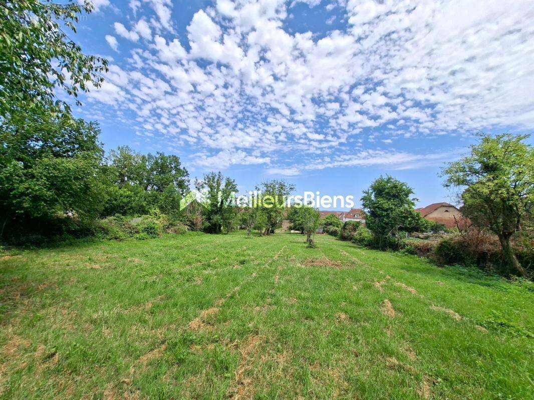 Très belle situation pour ce terrain constructible viabilisé de 700 m² - photo 2
